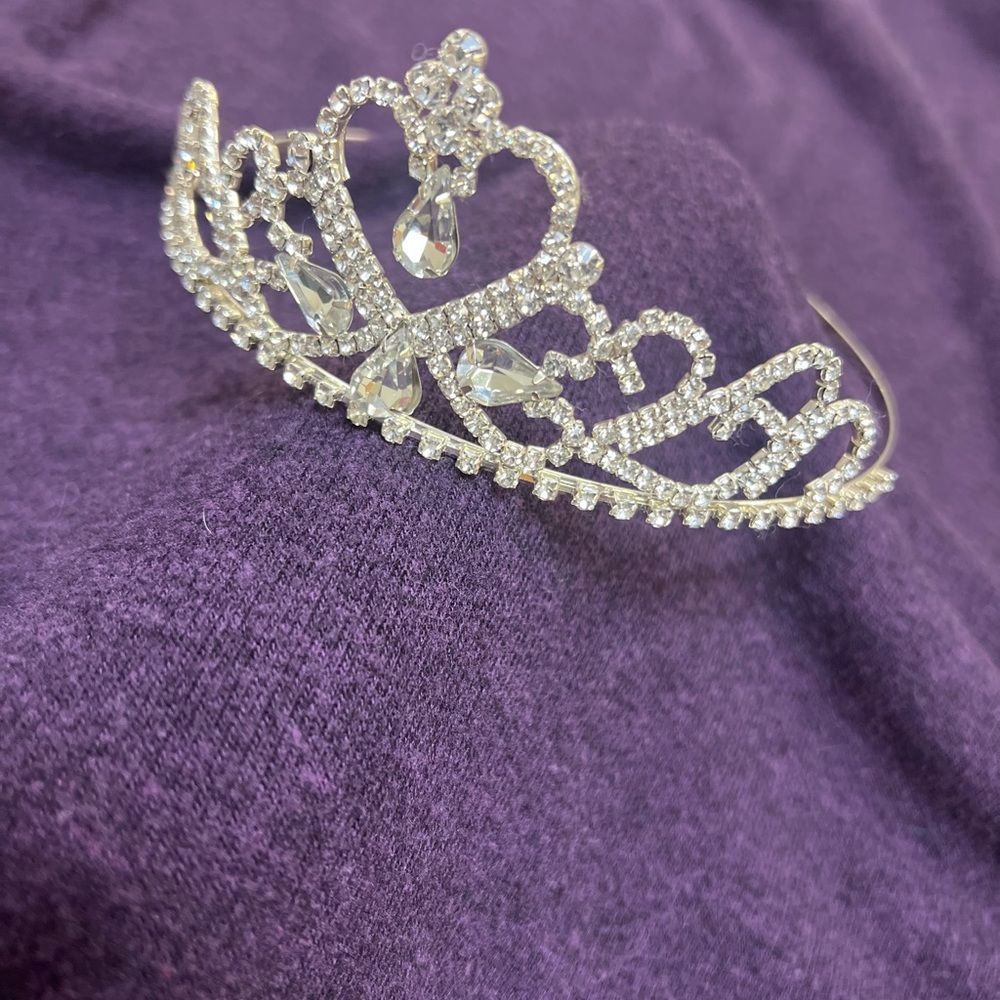 Beautiful Tiara - Picture 8 of 10